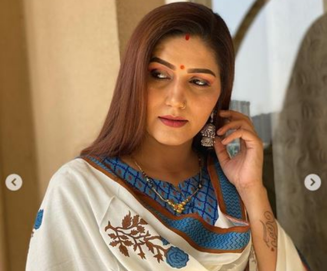 Sapna Choudhary का पोज देने का अंदाज आपको भी कर देगा दीवाना, यकीन नहीं तो खुद देखें तस्वीरें